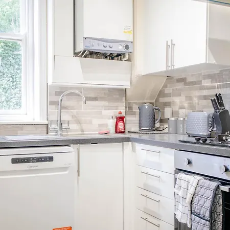 Apartamento 3 Bedroom House - Free Parking-hospital-contractors-families - Long Rates Available