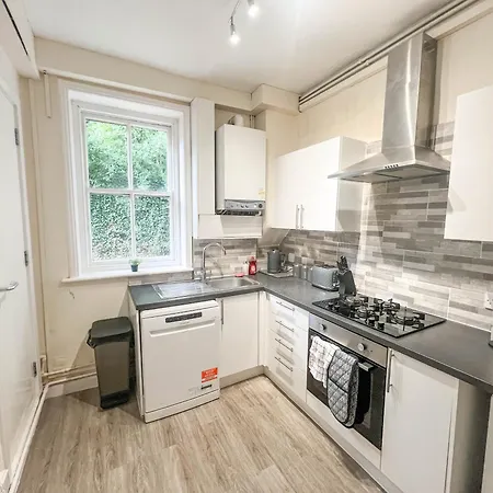 Apartamento 3 Bedroom House - Free Parking-hospital-contractors-families - Long Rates Available