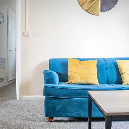 3 Bedroom House - Free Parking-hospital-contractors-families - Long Rates Available Apartment Leeds (West Yorkshire)