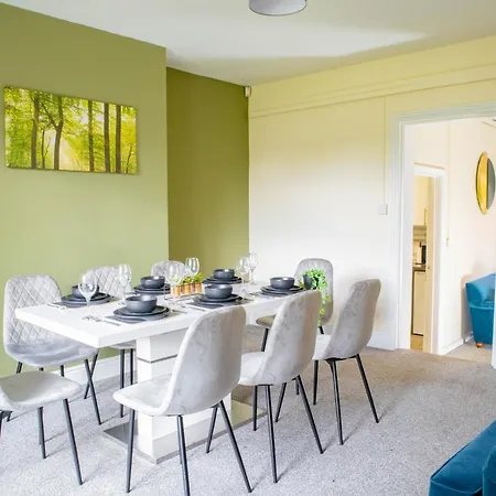 Apartment 3 Bedroom House - Free Parking-hospital-contractors-families - Long Rates Available Leeds (West Yorkshire)