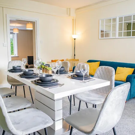 3 Bedroom House - Free Parking-hospital-contractors-families - Long Rates Available Leeds (West Yorkshire)