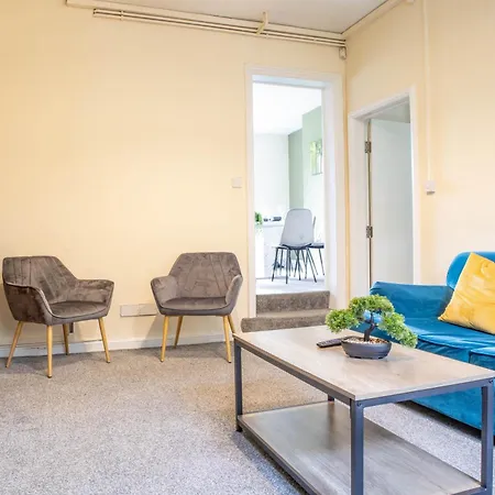 3 Bedroom House - Free Parking-hospital-contractors-families - Long Rates Available * Leeds (West Yorkshire)