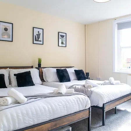 3 Bedroom House - Free Parking-hospital-contractors-families - Long Rates Available * Leeds (West Yorkshire)