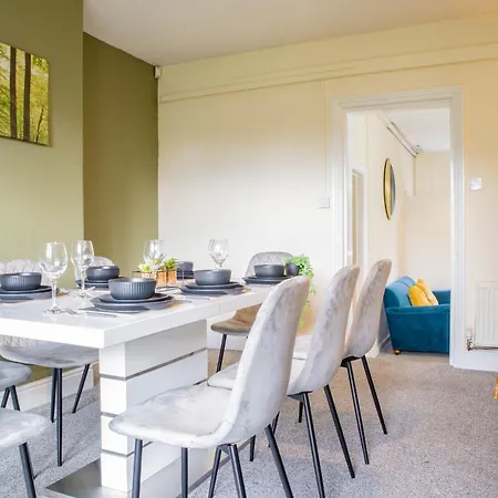 3 Bedroom House - Free Parking-hospital-contractors-families - Long Rates Available Apartment Leeds (West Yorkshire)