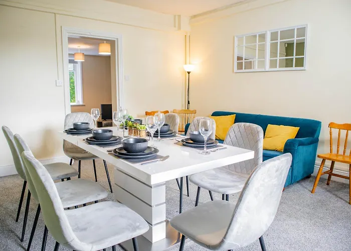 3 Bedroom House - Free Parking-hospital-contractors-families - Long Rates Available Leeds (West Yorkshire)