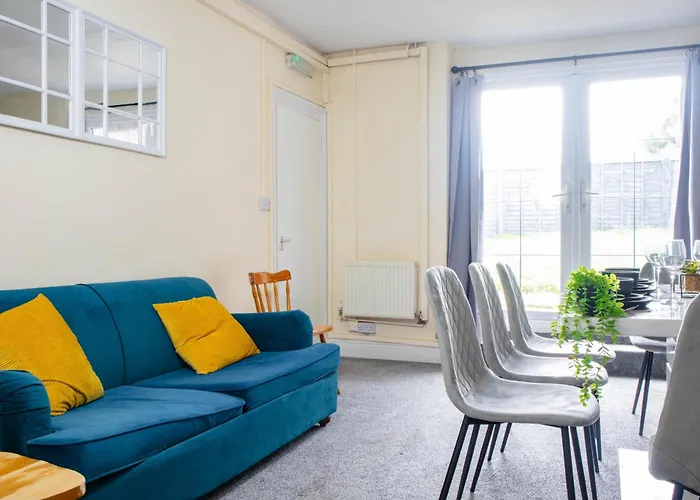 Apartment 3 Bedroom House - Free Parking-hospital-contractors-families - Long Rates Available Leeds (West Yorkshire)