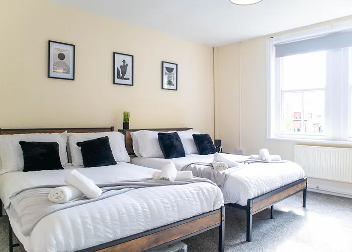 3 Bedroom House - Free Parking-hospital-contractors-families - Long Rates Available * Leeds (West Yorkshire)