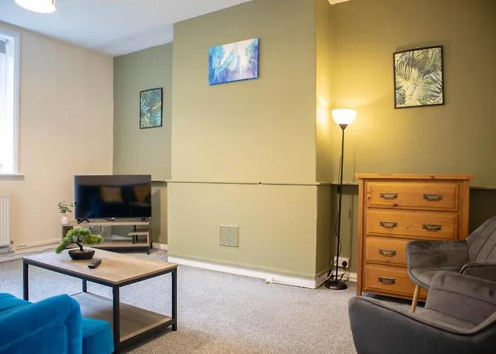 Apartment 3 Bedroom House - Free Parking-hospital-contractors-families - Long Rates Available Leeds (West Yorkshire)