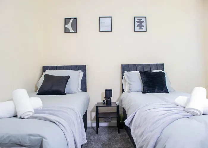 3 Bedroom House - Free Parking-hospital-contractors-families - Long Rates Available Leeds (West Yorkshire)