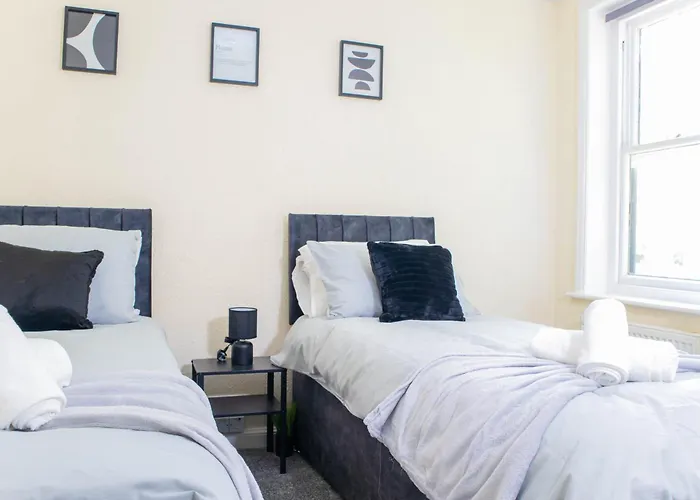 Apartment 3 Bedroom House - Free Parking-hospital-contractors-families - Long Rates Available Leeds (West Yorkshire)