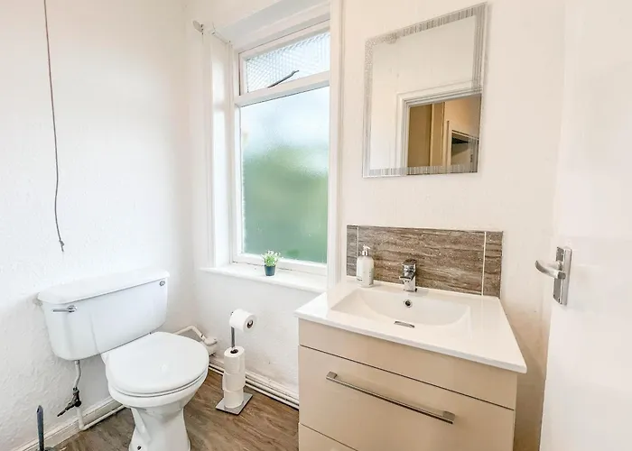 Apartment 3 Bedroom House - Free Parking-hospital-contractors-families - Long Rates Available Leeds (West Yorkshire)