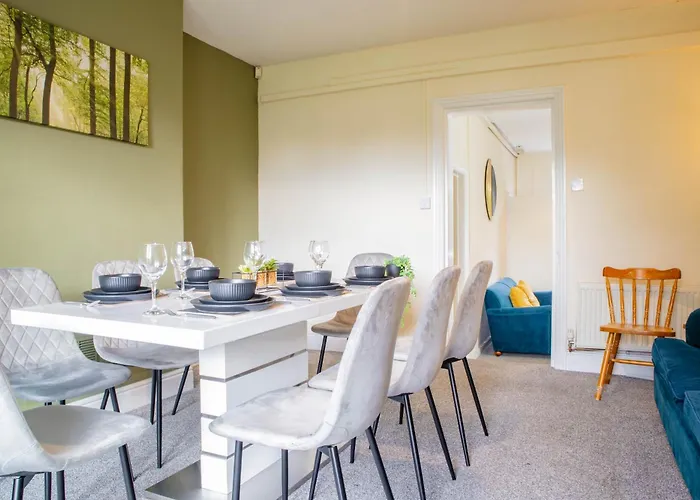 3 Bedroom House - Free Parking-hospital-contractors-families - Long Rates Available Apartment Leeds (West Yorkshire)