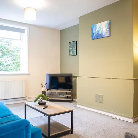 Lägenhet 3 Bedroom House - Free Parking-hospital-contractors-families - Long Rates Available *